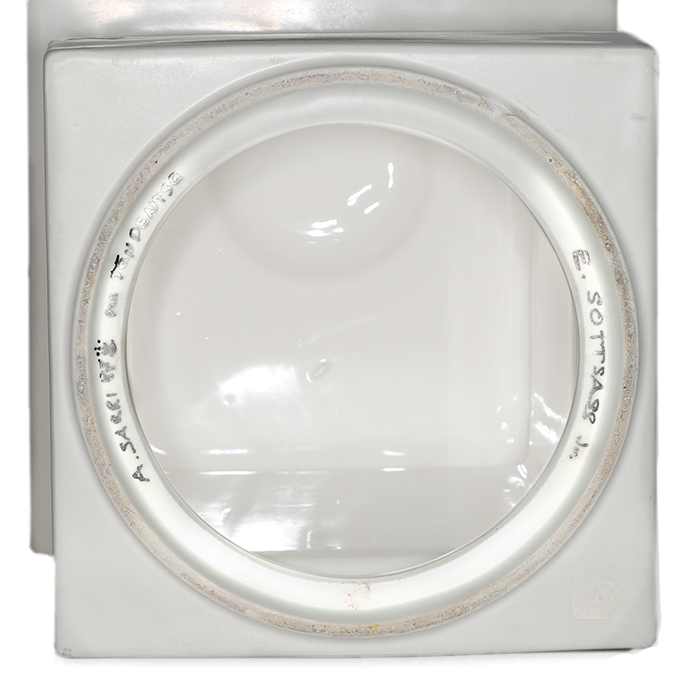 Ettore Sottsass, vase totem "Vaso", en céramique émaillée, édition Tendentse, production Alessio Sarri, signé, de 1987 - Detail D4