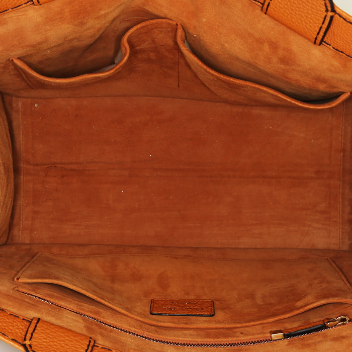 Sac cabas Dior Book Tote en cuir marron - Detail D2