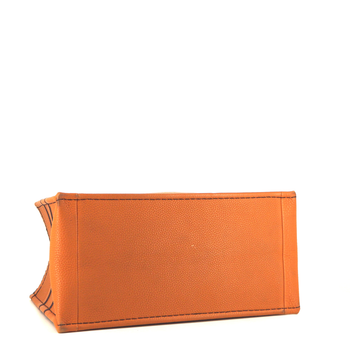 Dior Book Tote shopping bag in brown leather - Detail D4