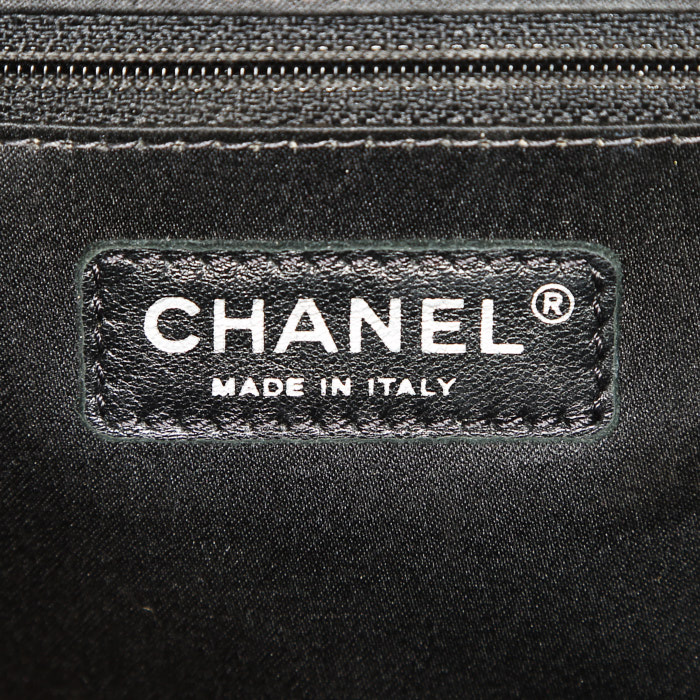 Bolso Cabás Chanel  Shopping GST en cuero granulado acolchado negro - Detail D3