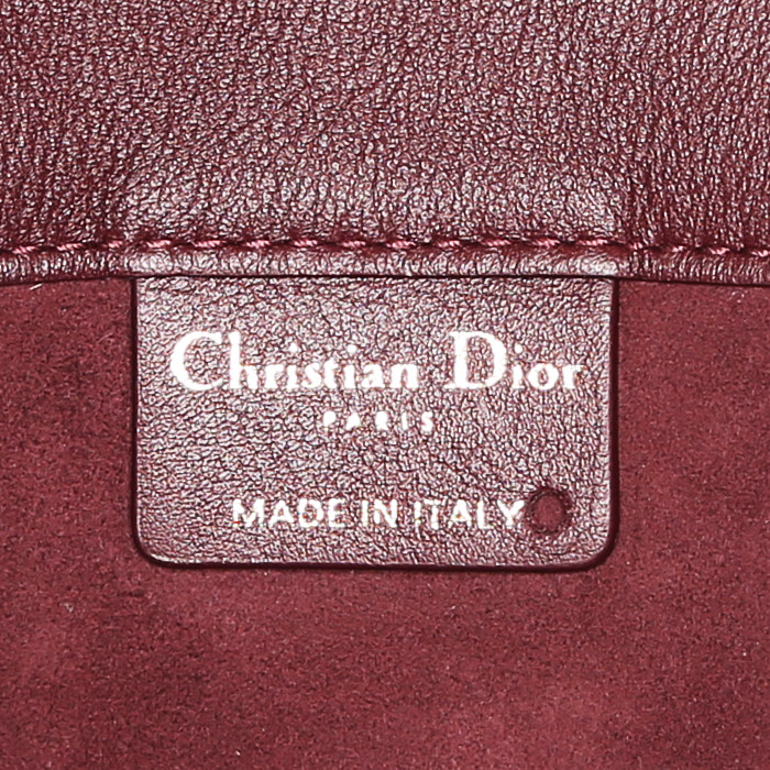 Sac cabas Dior Book Tote en cuir bordeaux - Detail D3
