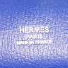 Bolso bandolera Hermes Jypsiere en cuero togo azul - Detail D3 thumbnail