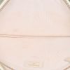 Clutch de noche Chanel Pochette en cuero acolchado blanquecino - Detail D2 thumbnail
