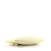 Clutch de noche Chanel Pochette en cuero acolchado blanquecino - Detail D5 thumbnail