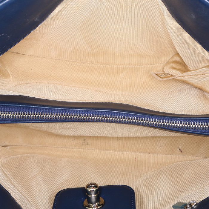 Chanel Mademoiselle handbag in blue patent quilted leather - Detail D2