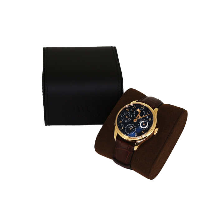 Montre IWC Portuguese Perpetual Calendar en or jaune Ref :  5021 Vers  2000 - Detail D2