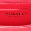 Bolso bandolera Chanel  Mini Timeless en cuero acolchado color frambuesa - Detail D3 thumbnail