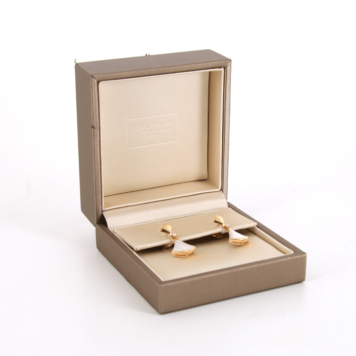 Paire de pendants d'oreilles Bulgari Diva's Dream en or rose,  nacre et diamants - Detail D2