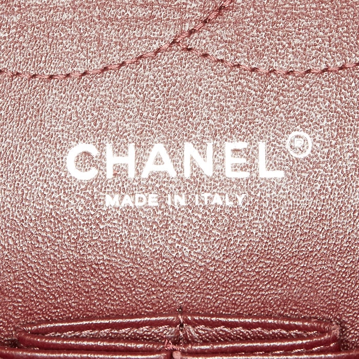 Chanel Timeless jumbo handbag in black quilted grained leather - Detail D4