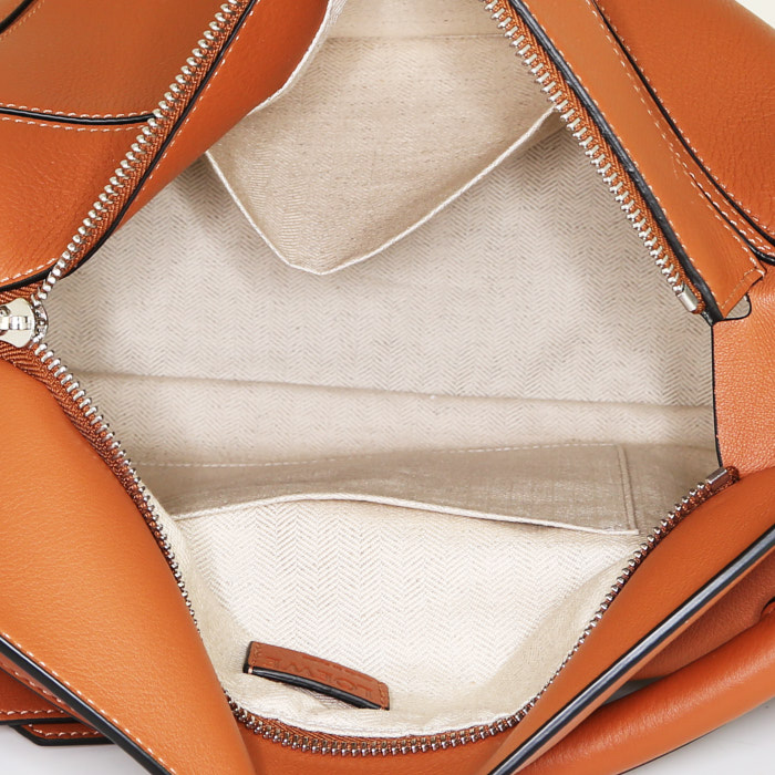 Loewe Puzzle medium model handbag in gold leather - Detail D3