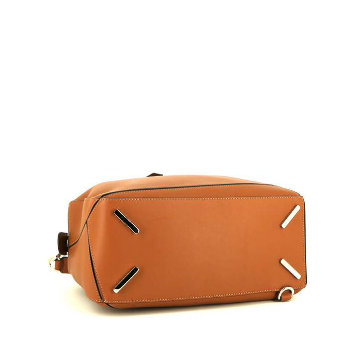 Loewe Puzzle medium model handbag in gold leather - Detail D5