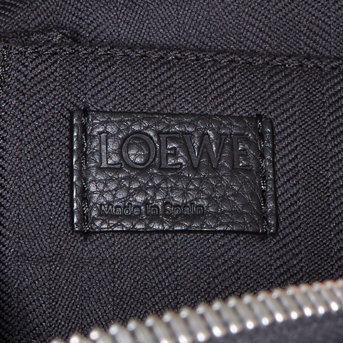 Sac à dos Loewe en cuir grainé noir - Detail D4