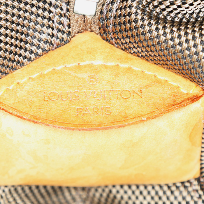 Bolsa de viaje Louis Vuitton Geant Attaquant en lona gris y cuero natural - Detail D3