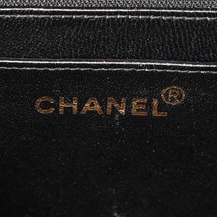 Chanel Vintage handbag in black patent quilted leather - Detail D3