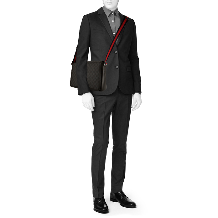 Sac bandoulière Gucci Messenger en toile sûpreme GG gris anthracite et cuir noir - Detail D1