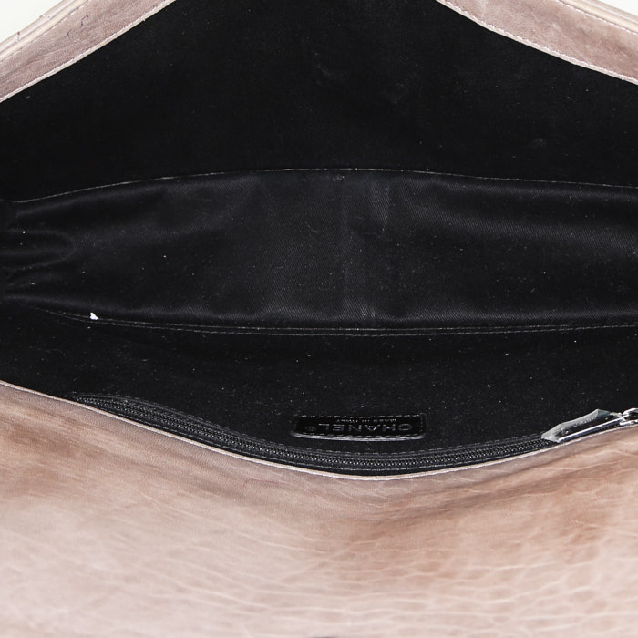 Borsa Chanel  Chanel 2.55 Mademoiselle - Shop Bag in pelle trapuntata grigia - Detail D3