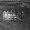 Bolso de mano Chanel  Chanel 2.55 Mademoiselle - Shop Bag en cuero acolchado gris - Detail D4 thumbnail