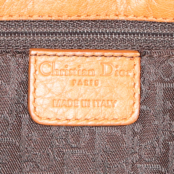 Bolso de mano Dior Saddle en cuero granulado color oro - Detail D3