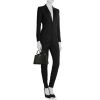 Louis Vuitton Capucines medium model shoulder bag in black leather taurillon clémence - Detail D1 thumbnail