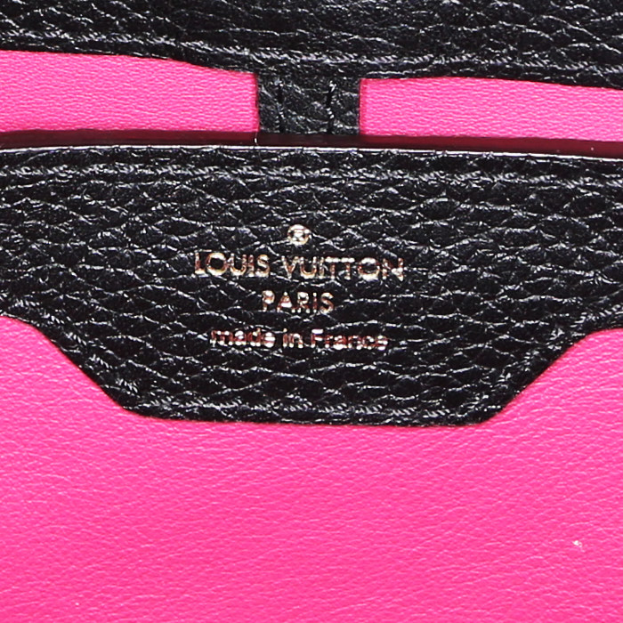 Borsa a tracolla Louis Vuitton Capucines modello medio in pelle taurillon clemence nera - Detail D4