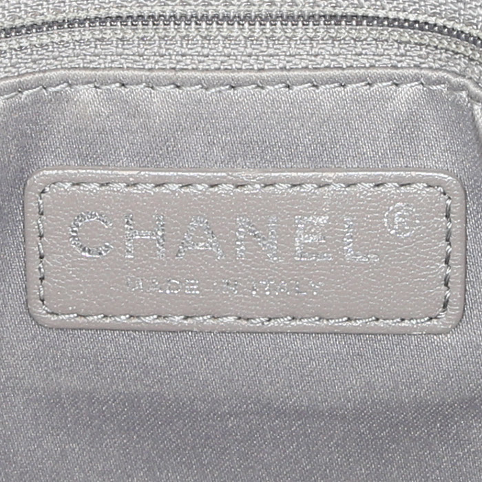Sac cabas Chanel Shopping GST en cuir matelassé blanc - Detail D3