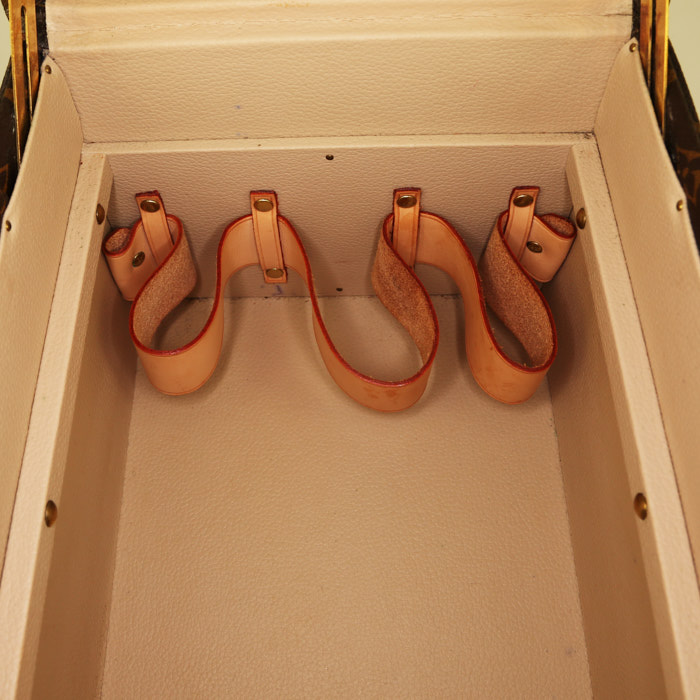 Vanity Louis Vuitton en toile monogram marron et cuir naturel - Detail D2