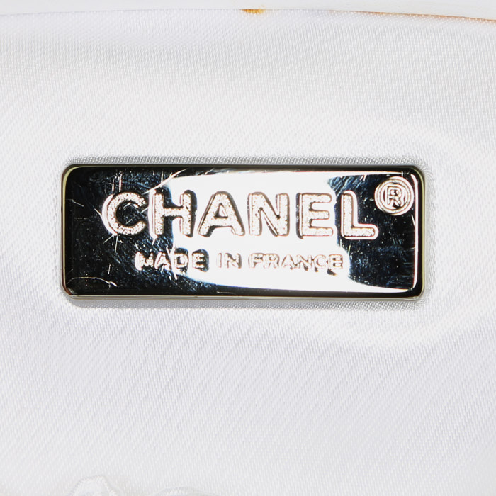 Chanel night bag in white leather - Detail D3