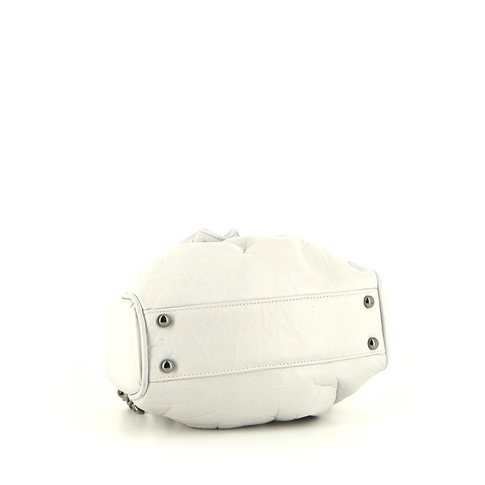 Bolso de noche Chanel en cuero blanco - Detail D4