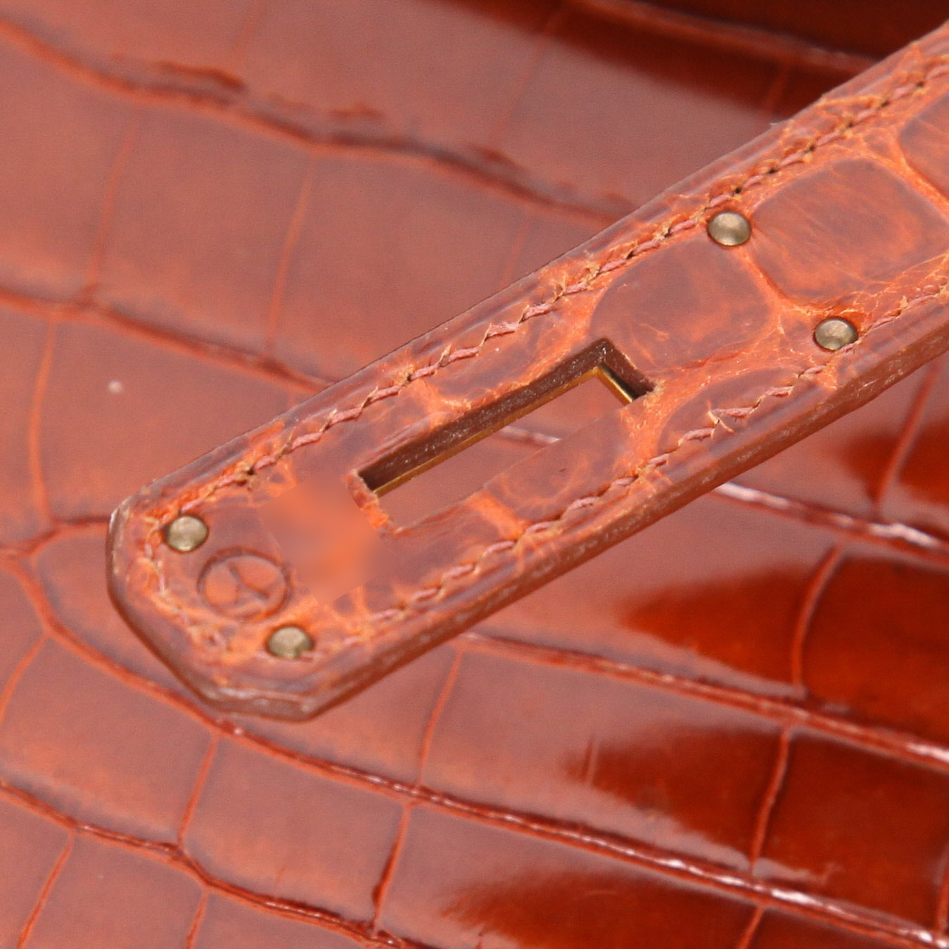 Bolso de mano Hermès  Kelly 32 cm en cocodrilo porosus color coñac - Detail D4