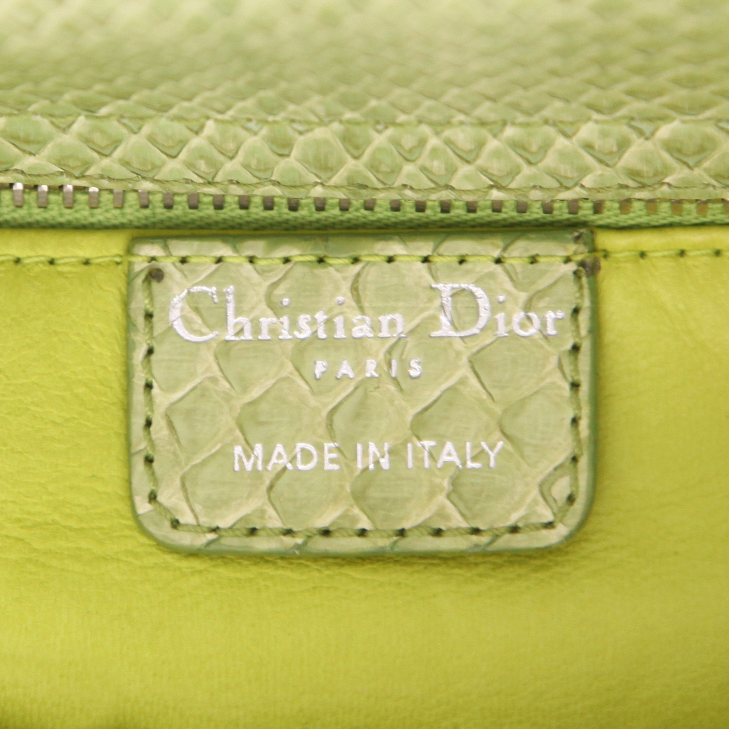 Bolso de mano Dior  Lady Dior mini  en piel de pitón verde - Detail D2