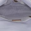 Bolso bandolera Chanel 19 en cuero acolchado parma - Detail D3 thumbnail