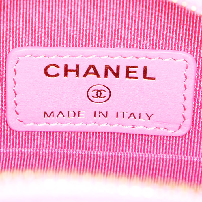 Chanel Round on Earth shoulder bag in pink quilted grained leather - Detail D3