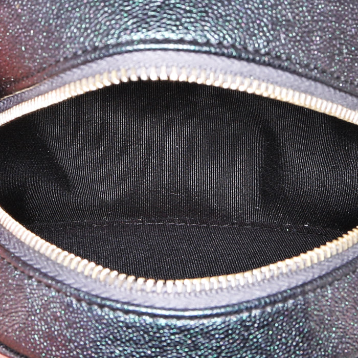 Bolso bandolera Chanel  Round on Earth en cuero acolchado negro - Detail D2