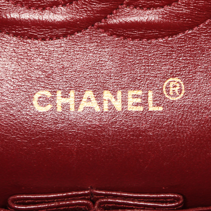 Bolso de mano Chanel  Timeless Classic en lona acolchada azul marino - Detail D4