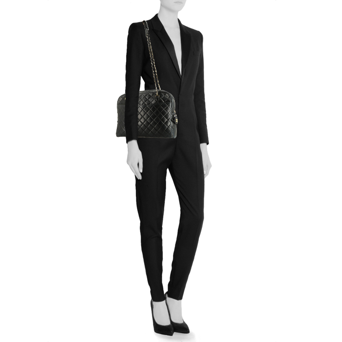 Chanel  Vintage handbag  in black quilted leather - Detail D1