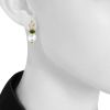 Paire de clips d'oreilles Boucheron en or jaune,  cristal de roche et chrysoprase - Detail D1 thumbnail