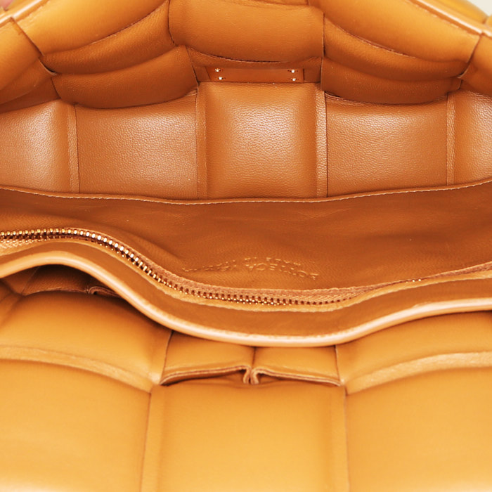 Borsa Bottega Veneta Padded Cassette in pelle intrecciata marrone caramello - Detail D2