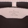 Bolso de mano Louis Vuitton Capucines BB en cuero taurillon clémence beige - Detail D4 thumbnail