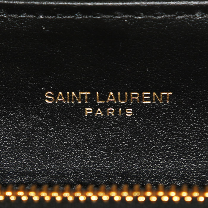 Sac bandoulière Saint Laurent Loulou moyen modèle en cuir matelassé chevrons noir - Detail D4