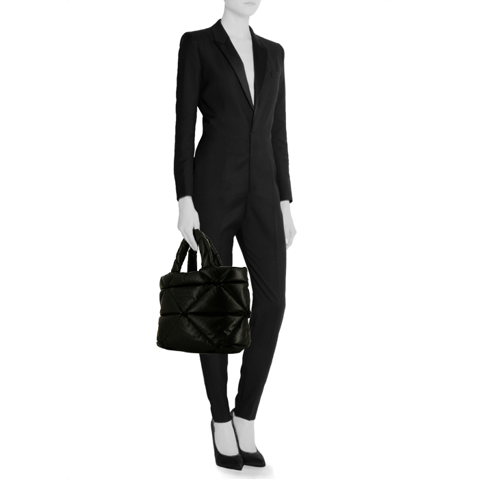 Prada shopping bag in black quilted leather - Detail D1