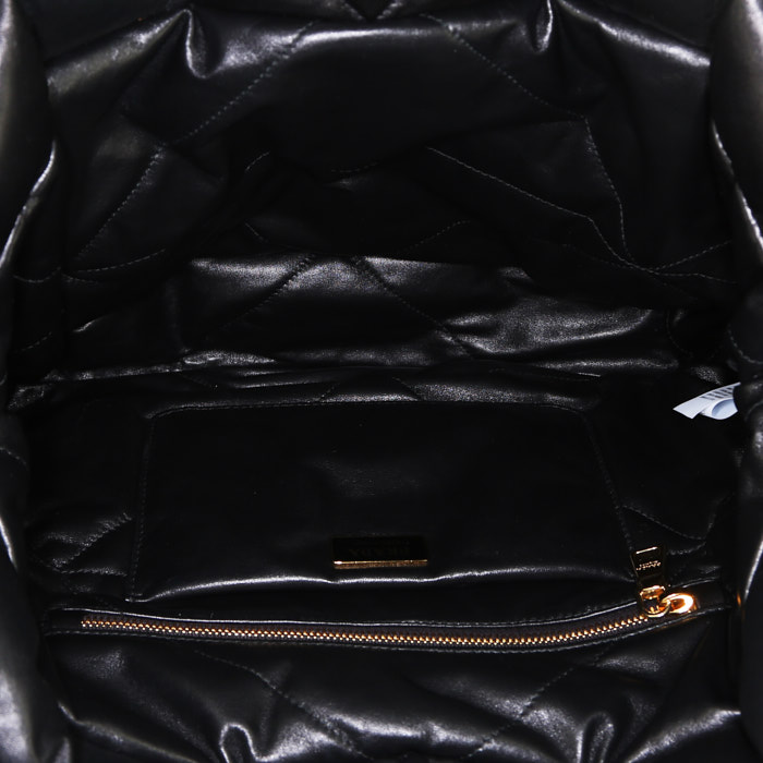 Prada shopping bag in black quilted leather - Detail D2