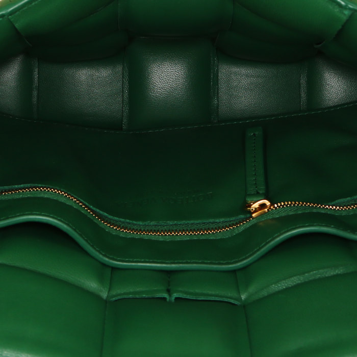 Bottega Veneta Padded shoulder bag in green braided leather - Detail D2