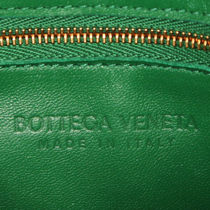 Bottega Veneta Padded shoulder bag in green braided leather - Detail D3