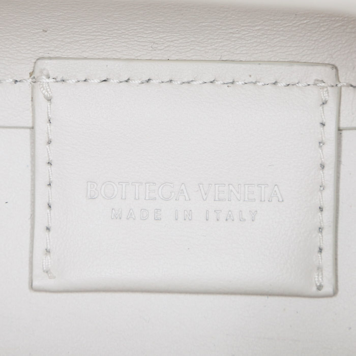 Bottega Veneta Point shoulder bag in white leather - Detail D4