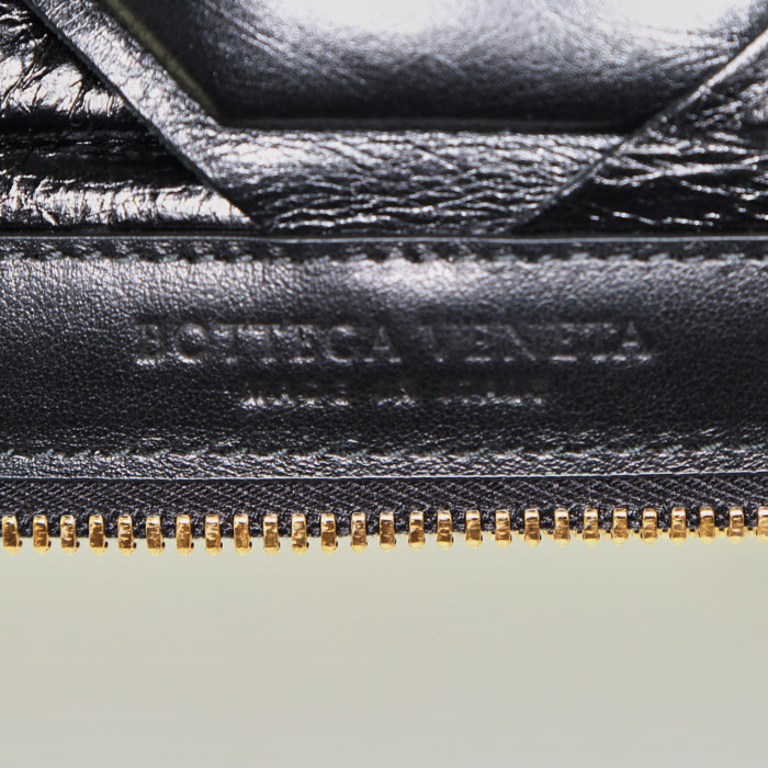 Pochette Bottega Veneta  en cuir intrecciato noir - Detail D3