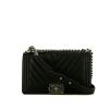 Bolso de mano Chanel Boy en cuero acolchado con motivos de espigas negro - 360 thumbnail