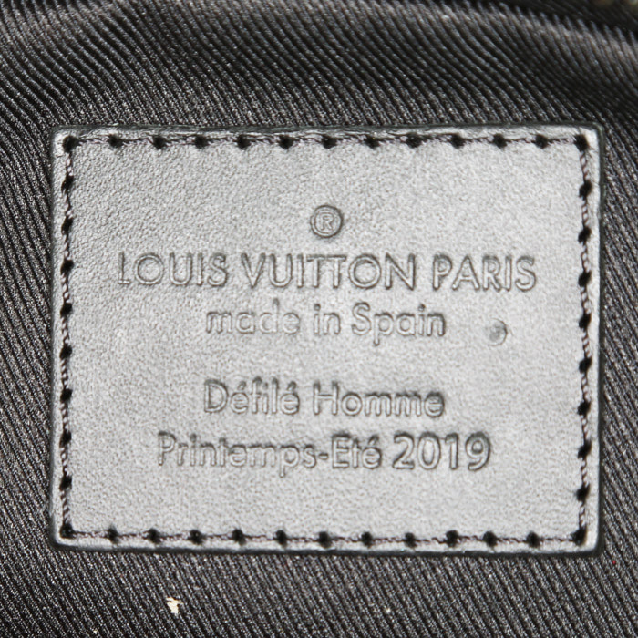 Louis Vuitton clutch-belt in monogram canvas and black leather - Detail D4