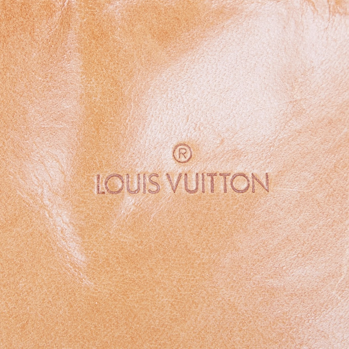 Valise Louis Vuitton  Sirius 65 en toile monogram marron et cuir naturel - Detail D4