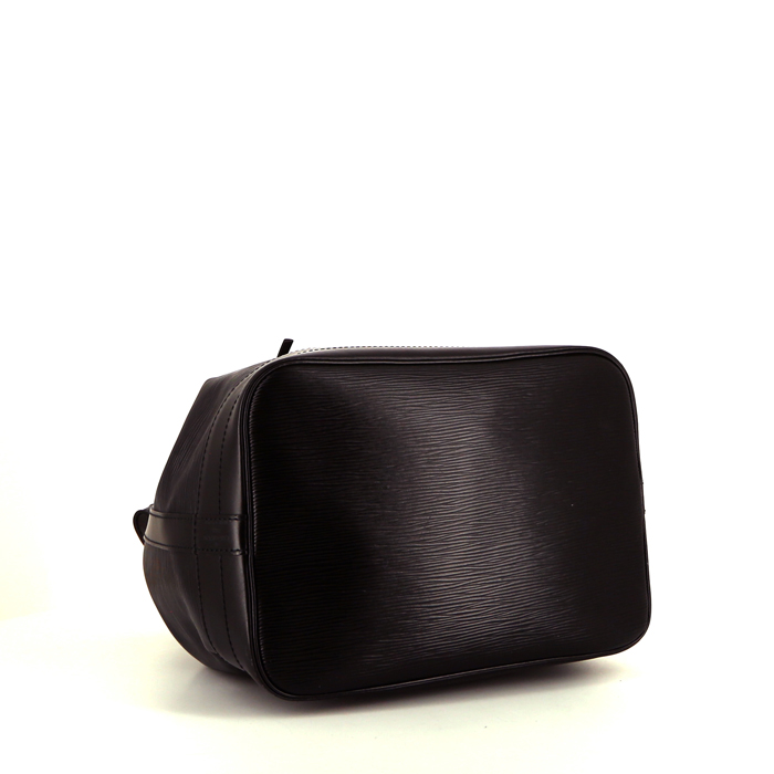 Sac à main Louis Vuitton grand Noé en cuir épi noir - Detail D4