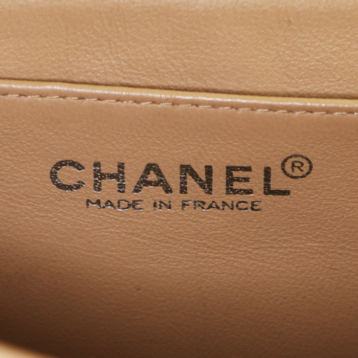 Sac à main Chanel  Timeless Classic en toile matelassée beige - Detail D3